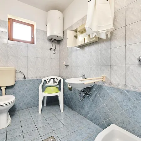 Car Apartment *